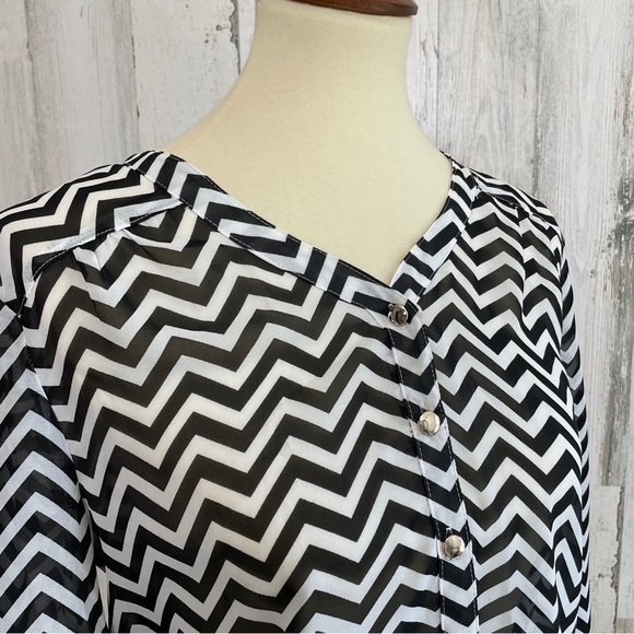 Bongo Sheer Tie Front Chevron Blouse - Picture 3 of 6